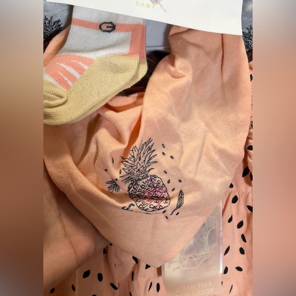 5 Piece, Baby Girl 3-6M Set. - Picture 4 of 14